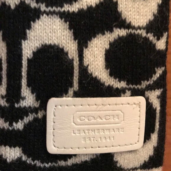 Coach scarf - Picture 3 of 3